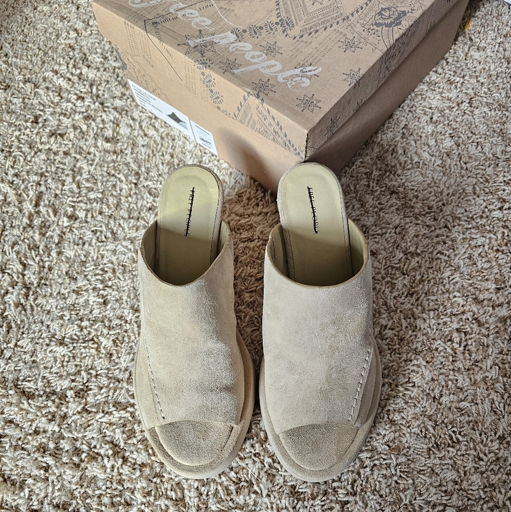 Free People Running In wedges - Picture 3 of 5